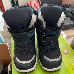 Kids snow boots